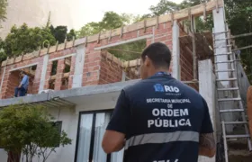 Secretaria de Ordem Pública derruba construções irregulares em área de luxo no Rio