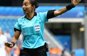 Semifinal da Copa do Mundo Feminina terá trio de arbitragem brasileiro