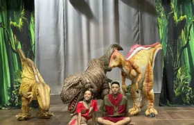 Teatro Municipal de SG recebe a peça infantil 'Uma Aventura Jurássica'