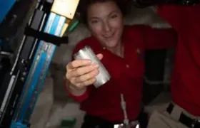 Teria coragem? Nasa serve “xixi reciclado” para astronautas