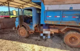 Trabalhador morre após ter a cabeça prensada por caçamba de caminhão, em Minas Gerais