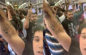Jovem canta ponto de exu durante culto em trem e viraliza