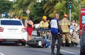 Acidente entre carro e moto, em Niterói, deixa ferido