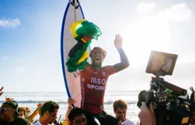 João Chianca, de Saquarema, vence etapa no mundial de Surf