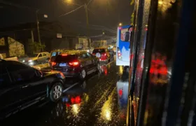 Chuva causa alagamentos e trava o trânsito em Niterói e São Gonçalo