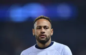 Neymar tem alta após cirurgia no tornozelo esquerdo