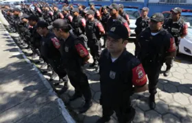 PMs protestam sobre o atraso no pagamento do PROEIS em Niterói