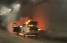 Carro pega fogo e fecha Túnel Rebouças no sentido Rio