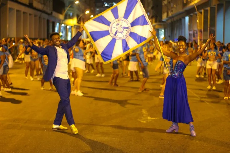 A escola tingirá a Amaral Peixoto de azul e branco