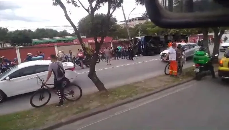 Testemunhas alegam que o motorista estava discutindo com os passageiros antes do acidente