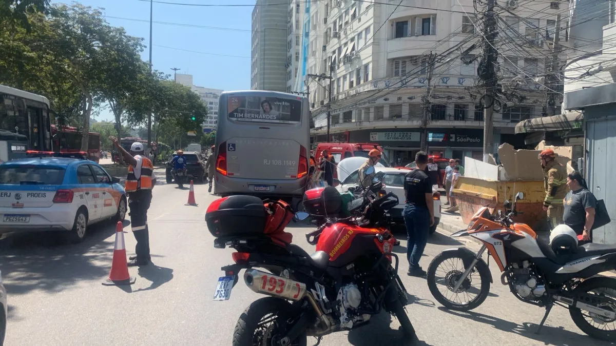 Bombeiros e Nittrans foram acionados