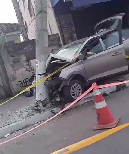 Batida aconteceu na madrugada deste domingo (08), na Rua Visconde de Itaúna