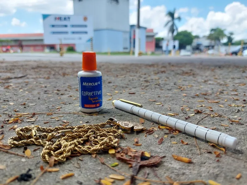 Material escolar estava no bolso do estudante