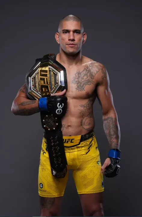 Alex Poatan campeão dos meio-pesados do UFC