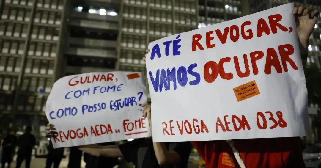 Grupo pede para ser recebido pela reitoria da universidade