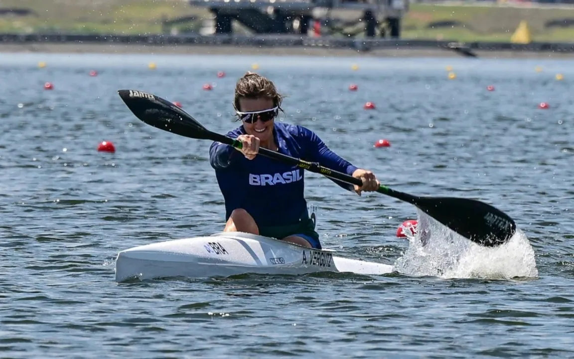 Ana Paula Vergutz garante vaga na semifinal da canoagem individual