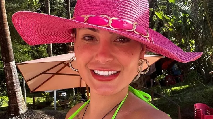 Andressa Urach fez uma cirurgia de bifurcação da língua