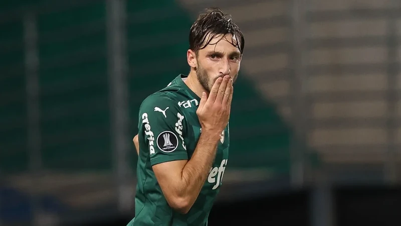 Atualmente na Europa, Matias Viña ficou conhecido no futebol nacional após passagem pelo Palmeiras