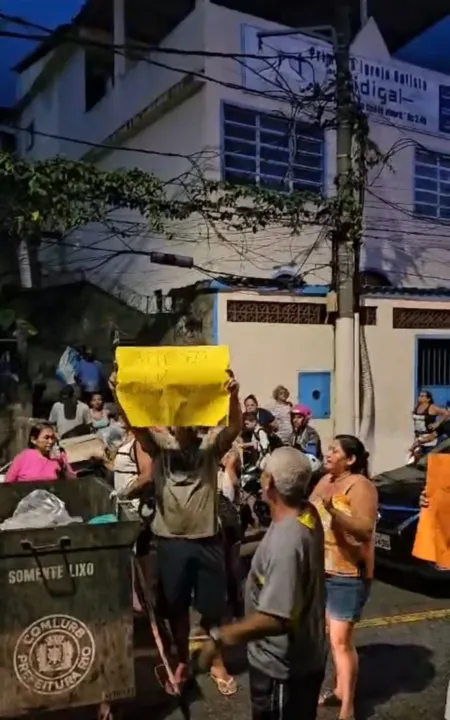 Moradores do Vidigal protestam na Av. Niemeyer