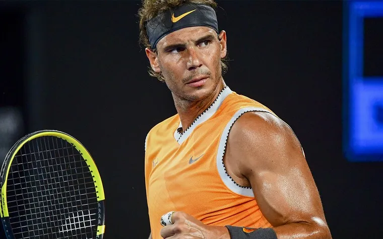 Após sentir dores no quadril, Nadal coloca em risco sua participação no Australian Open