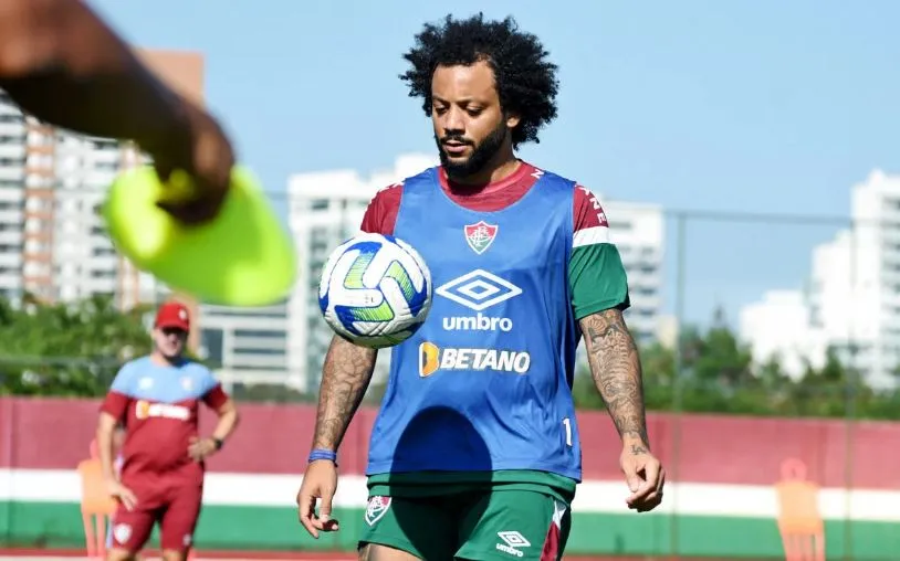 Marcelo sentiu um incômodo muscular, menos de 5 minutos após entrar em campo, e volta a preocupar no Flu