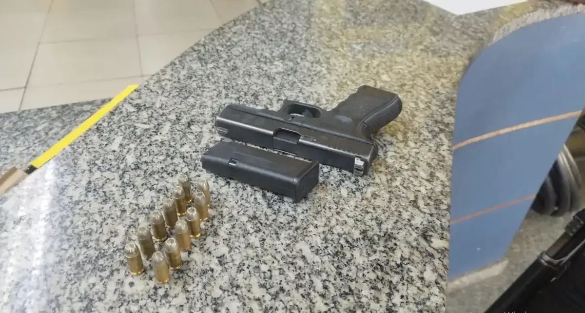 Pistola é encontrada por passageiro dentro de vagão de trem no Rio de Janeiro