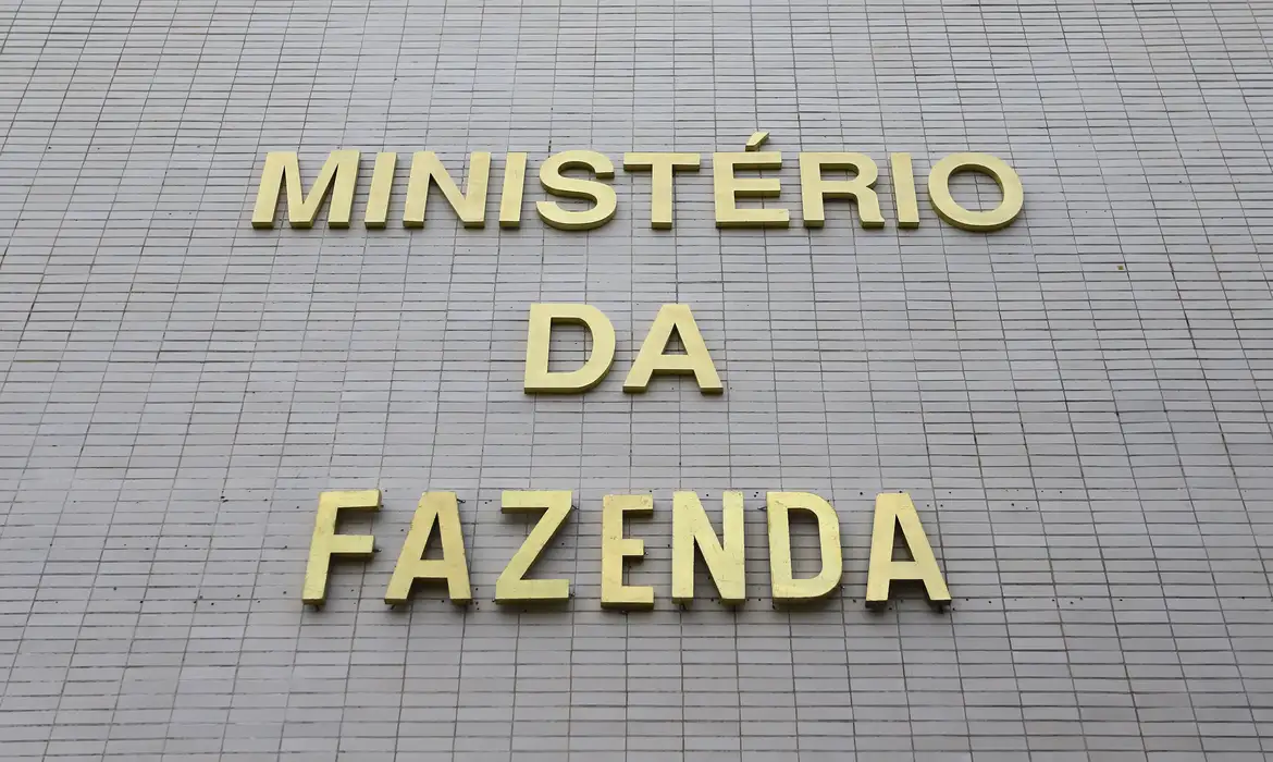Em agosto do ano passado, dinheiro passou do FGTS para o Tesouro