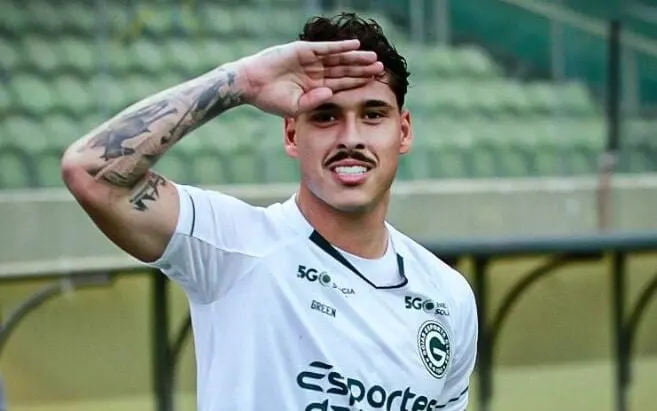 Lucas Halter pertence ao Athletico-PR, mas jogou temporada emprestado no Goiás
