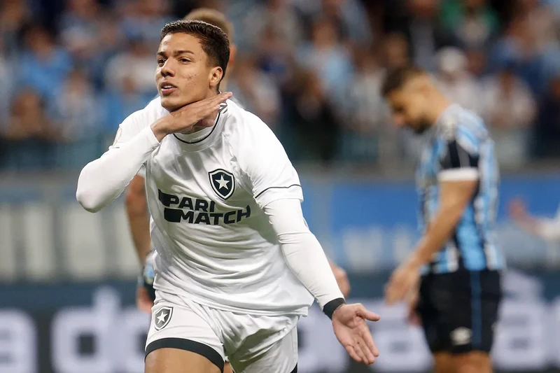 Carlos Alberto comemora gol pelo Botafogo contra o Grêmio