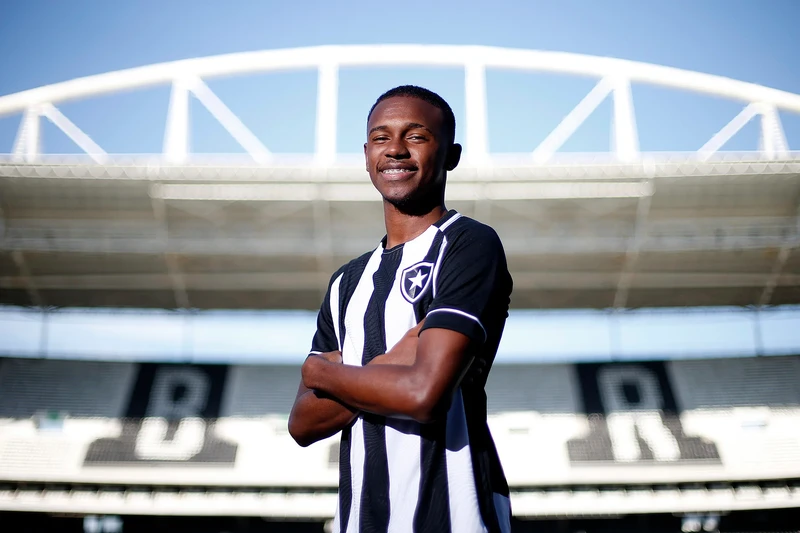 Jeffinho foi destaque do Botafogo em 2022 e jogou última temporada na França