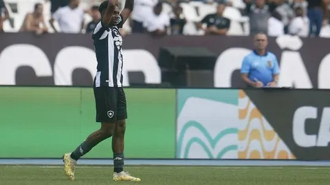 Partida teve gols de Júnior Silva e Jeffinho