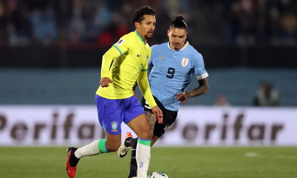 O confronto entre a seleção brasileira e a Celeste será realizado a partir das 22h