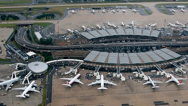 Prisão aconteceu durante desembarque de brasileira do aeroporto Charles de Gaulle