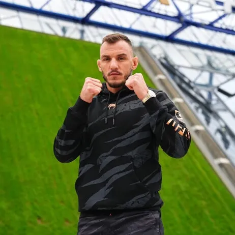 Renato Moicano em foto promocional para o UFC Paris