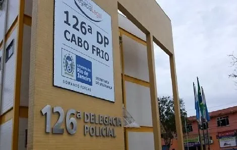 126ª (Cabo Frio) registrou o caso e Prefeitura recolheu licença de barraca da praia