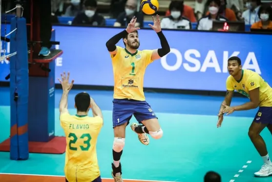 O capitão da seleção sentiu um incômodo na panturrilha durante o treino desta segunda-feira (3)