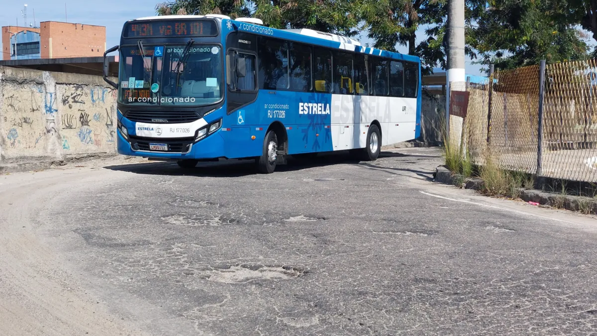 Buracos na saída do Terminal de Niterói