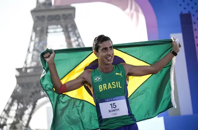 Caio Bonfim conquista a medalha de prata em Paris