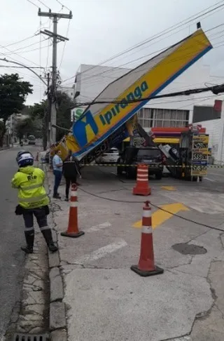 Causa do desabamento ainda está sendo apurada pela Defesa Civil