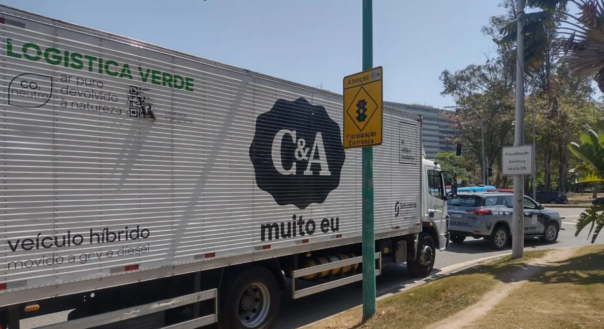 O veículo roubado transportava mercadorias da C&A