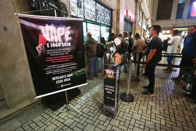 As urnas estão instaladas nas estações de metrô de Botafogo, Cinelândia/Centro e em uma universidade de Nova Iguaçu