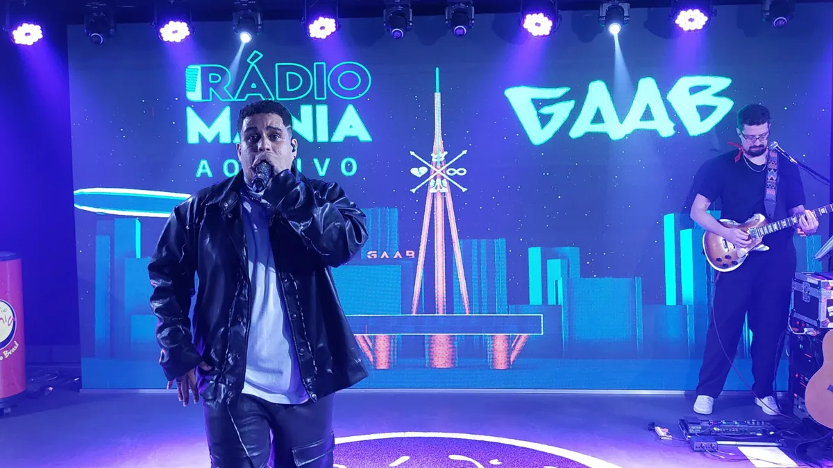 Artista se apresentou no Rádio Mania Ao Vivo nesta quinta (02)