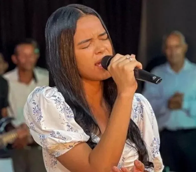 A cantora gospel Aclécia Silva dos Santos, de 18 anos, morreu, nesta quinta-feira (21), após ter sofrido um acidente