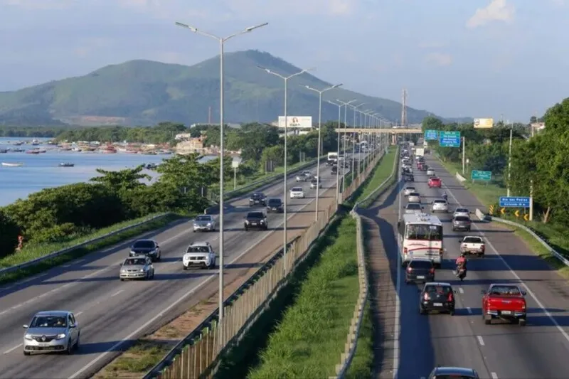 Atropelamento na BR-101 deixa cinco vítimas na manhã deste sábado (25)