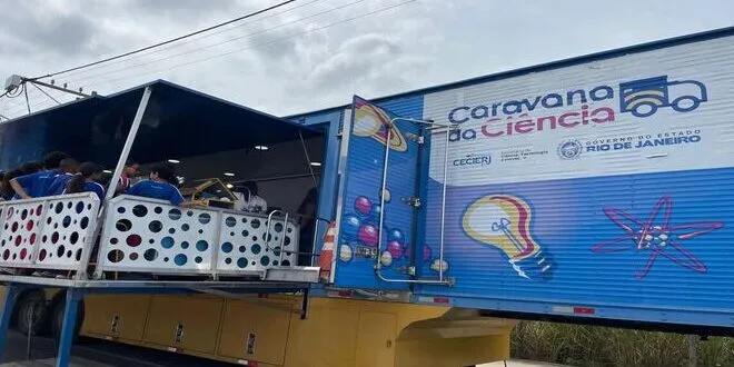 Estrutura da caravana é montada em cima de uma carreta adaptada