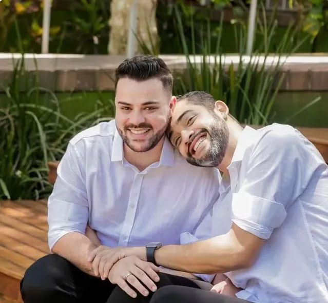 Os noivos Henrique e Wagner registraram um boletim de ocorrência por homofobia