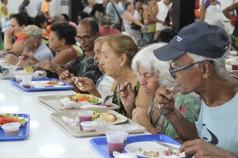 O Restaurante do Povo funciona de 6h às 15h, de segunda a sexta-feira