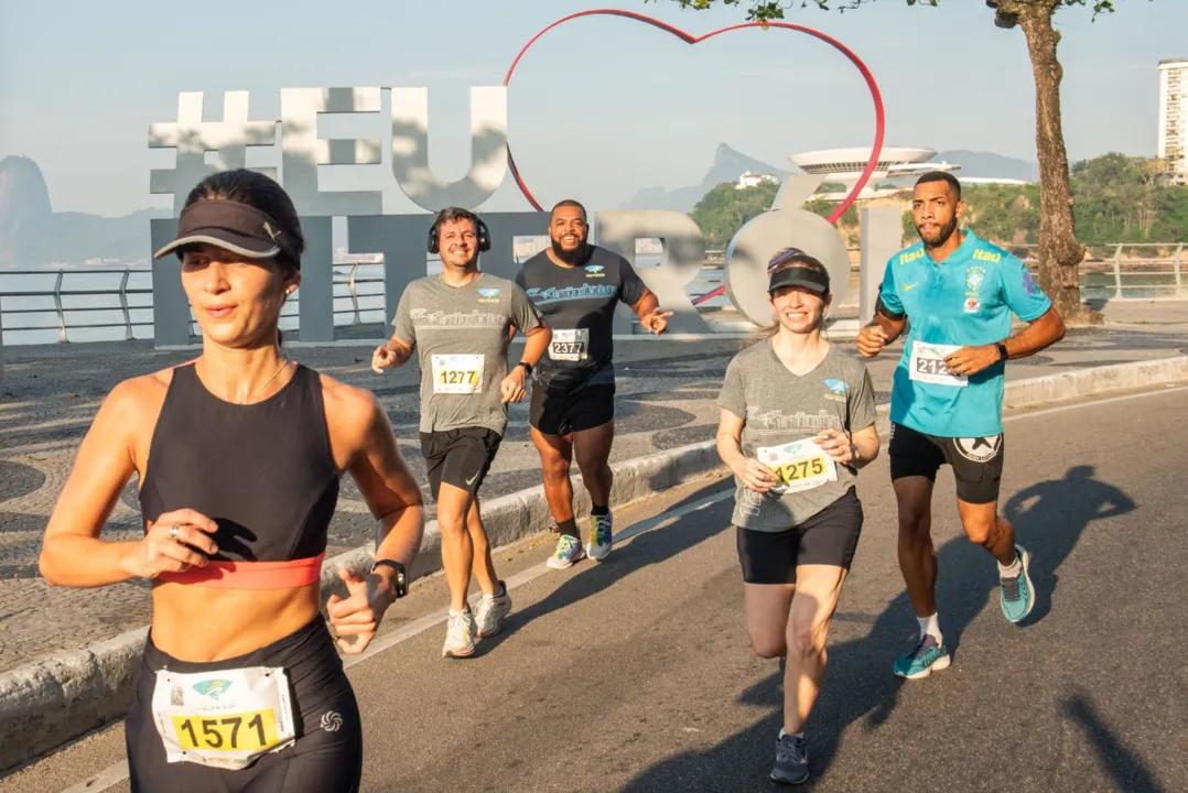 Neste ano, a Meia Maratona de Niterói incluiu uma nova categoria, a caminhada de 2,5Km, para atender uma antiga demanda do público