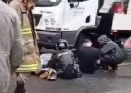 No impacto, o jovem teria sido arremessado para debaixo do veículo
