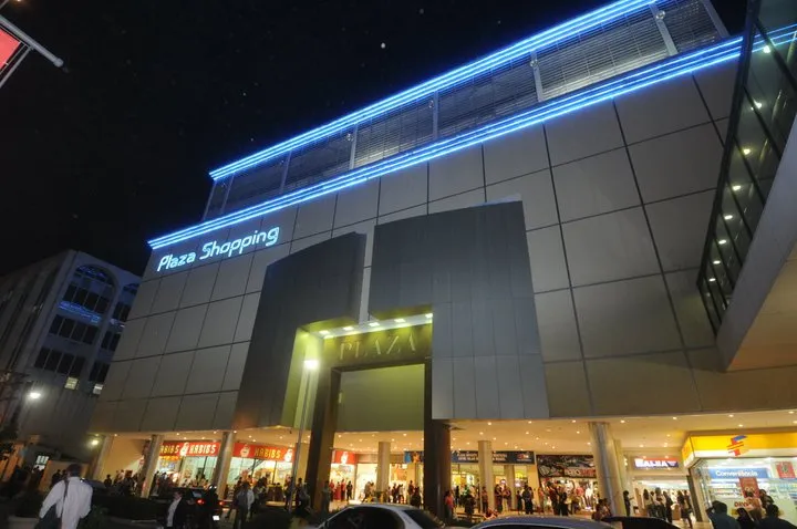 Plaza Shopping funciona até 23h na sexta-feira (22) e no sábado (23)